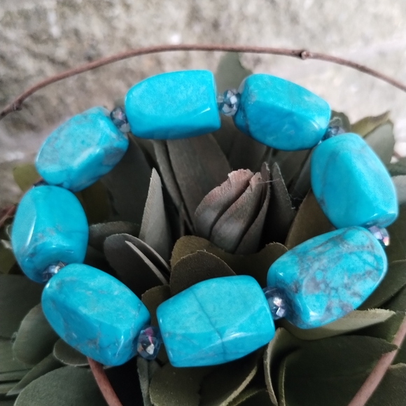 Turquoise Style Chunky Beaded Bracelet - Picture 9 of 16